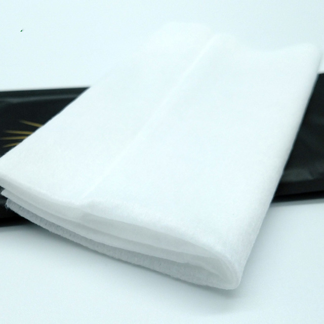 Lingettes humides non-tissées de tissu d'OEM emballées individuellement