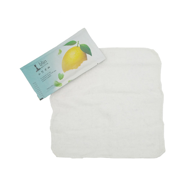 Serviette humide en coton OEM pour nettoyer le visage, les mains et le corps